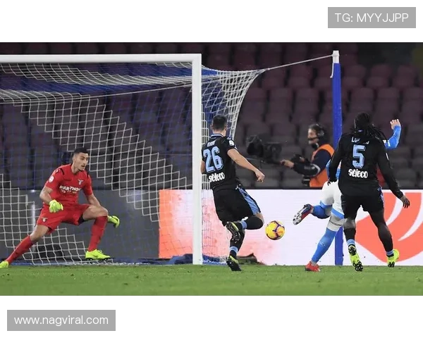 那不勒斯冠军后重建期：人员流动与战术磨合逐步反映赛季走势变化